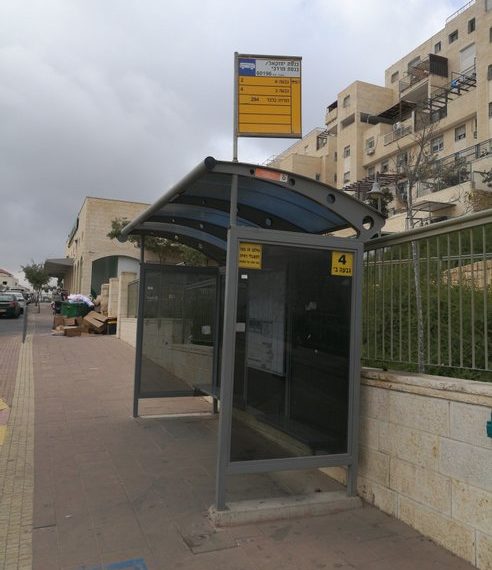 רחוב ללא תנועה: תושבי רחוב כנסת יחזקאל בעיר מתמודדים עם מצוקת חנייה בשעות הלילה ובעיות תנועה בשעות היום. הפתרון: הפיכת הרחוב לחד-סטרי