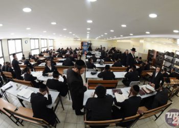 בהשתתפות אלפי הבחורים הלומדים מכלל הקהילות בעיר: