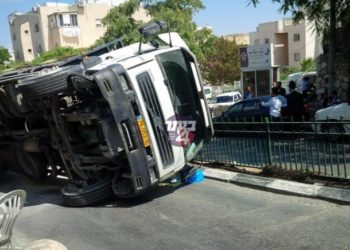 דרמה: מנוף ענק התהפך ברחוב פנים מאירים