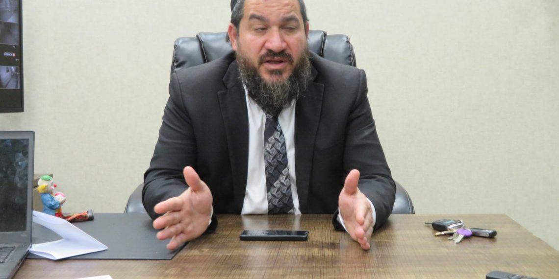 #כל נתיבותיה שלום# | ערב חג החינוך: הרב אברהם אורן, מנהל תלמוד התורה ‘נתיבות שלום’ בעיר, משתף בשיחה מיוחדת את המתכון להצלחה חינוכית.סודות משולחן המנהל