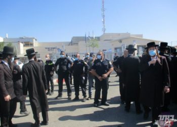 תורה בכל מחיר | קנסות מוגדלים, תחושת חירום ומעמד בתחנת המשטרה: כך ממשיכים ילדי תשב”ר בעיר ללמוד תורה