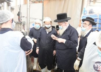 “תכלית השלימות: הגאון הגדול רבי שמואל אליעזר שטרן שליט”א גאב”ד מערב בני ברק ובד”צ ‘שערי הוראה’ בביקור רב-התפעלות במשחטה החדשה של ‘אגודים למהדרין'”
