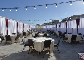 חתונה בחצר | בחצרות, על הגגות ובמגרשי המשחקים: ביתר עילית נראתה בלילות האחרונים כמו אולם שמחות אחד גדול. סיקור