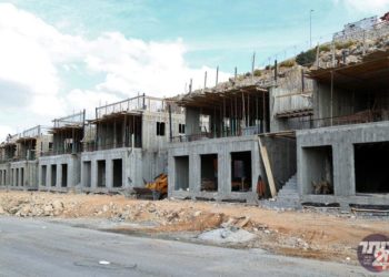 בעירייה מתריעים: הבונה ללא היתר מניח כספו על קרן הצבי