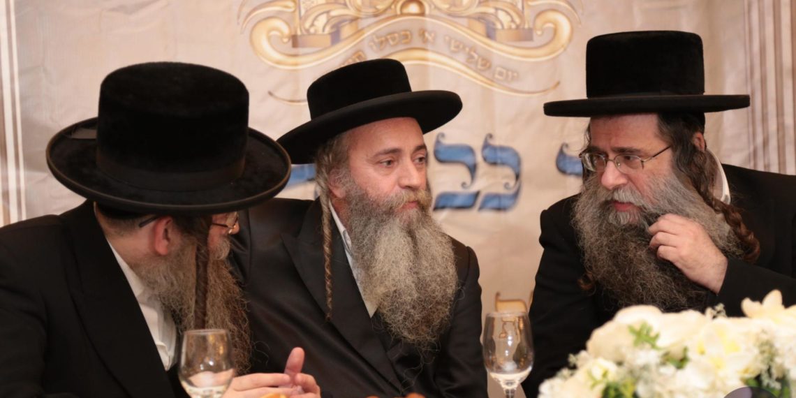 ש”ס-בחורים’  הבחורים מישיבת לעלוב הוותיקה בעיר סיימו את הש”ס וזכו לברכה ממרן שר התורה