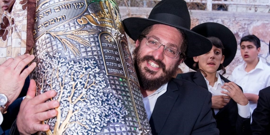 #היכל רבי שמעון# | אחר מיטתו של האברך והמחנך הרב שמעון מטלון ז”ל, מפארי המחנכים בעיר שנספה באסון מירון.המחנך, הגבאי והחסיד