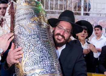 #היכל רבי שמעון# | אחר מיטתו של האברך והמחנך הרב שמעון מטלון ז”ל, מפארי המחנכים בעיר שנספה באסון מירון.המחנך, הגבאי והחסיד