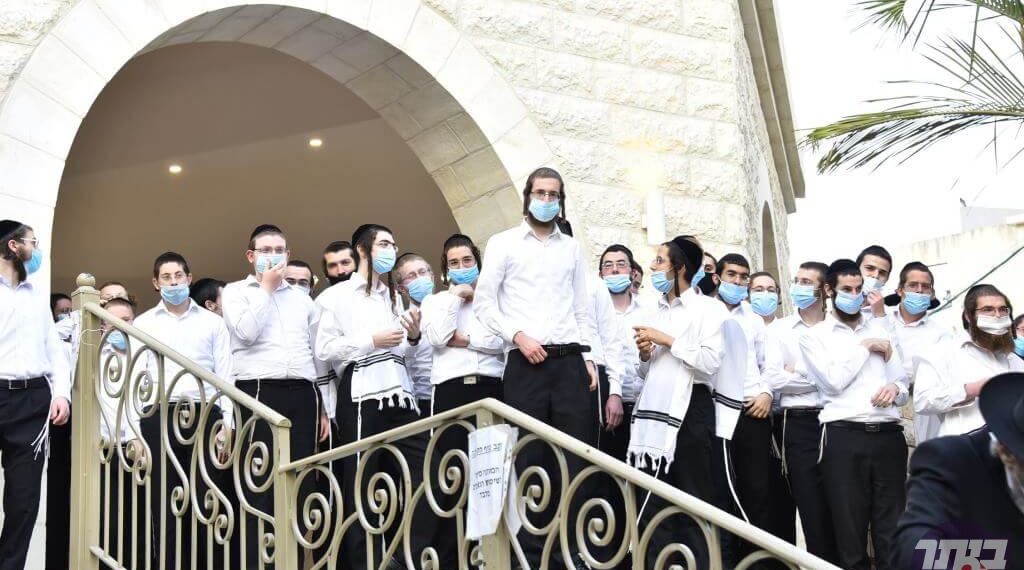 נכנסים לתיבה | אלפי בחורי ישיבות מביתר עילית נכנסו ל’קפסולות’ למשך ארבעים ימים רצופים. תמונת מצב