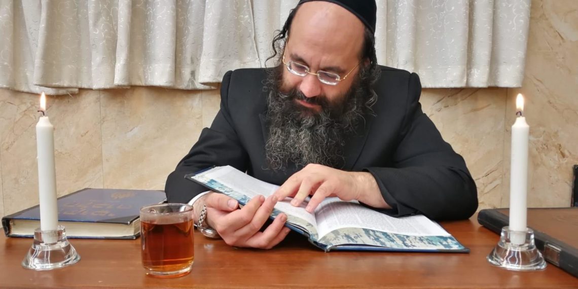 בבית השם בלילות | לימוד כל הלילה, ישועות טראנס-אטלנטיות, ואיש אחד נחוש ונמרץ מאחורי האימפריה: הסיפור של ‘כולל חצות’