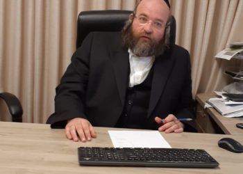 ופרוש עלינו סוכת שלומך