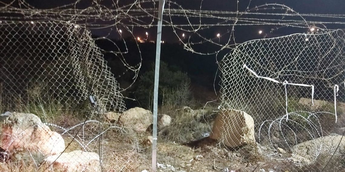 שווא שקד שומר | תושבי רחוב ‘שלום רב’ נחרדו לגלות: ערבים מהכפרים הסמוכים פרצו את הגדר והשתחלו לעיר