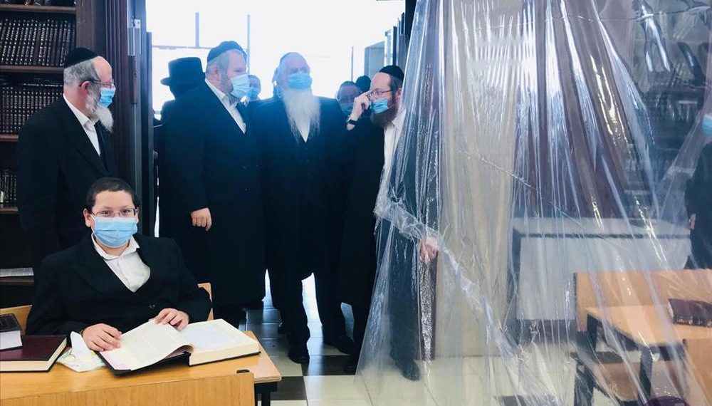 שלושה שבועות לפני ראש השנה: בבאיאן מצמצמים, בקרלין שוקלים, ובברסלב מצפים לישועה. תמונת מצב