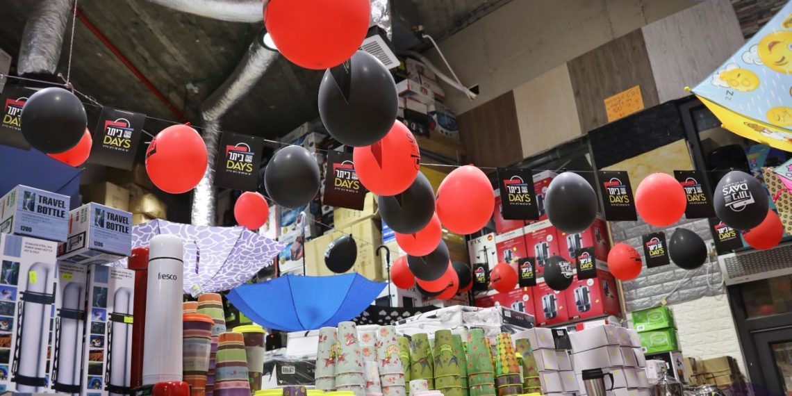 ביתר עוטה חג: מ’כיכר הר”ן ועד ‘רבי עקיבא’ וכל מה שבאמצע: מסע בן חמש תחנות עמוסות צבע במוקדי העסקים התוססים בביתר