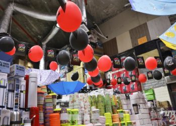 ביתר עוטה חג: מ’כיכר הר”ן ועד ‘רבי עקיבא’ וכל מה שבאמצע: מסע בן חמש תחנות עמוסות צבע במוקדי העסקים התוססים בביתר