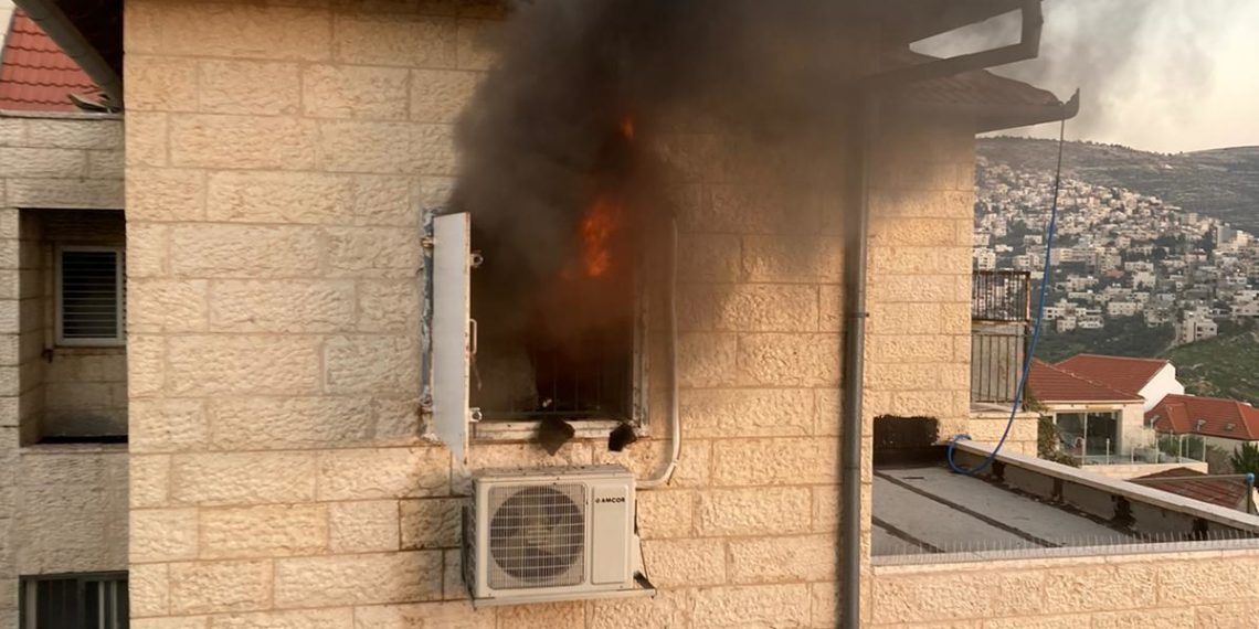 נס גדול בגבעה א’: הדירה נשרפה כליל, הדיירים הצליחו להימלט