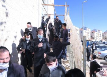 כמו פיל בחנות חרסינה’ | סערת רוחות מקיר לקיר בעקבות ההיטפלות המשטרתית האלימה והבריונית לחיים הרוחניים בעיר.