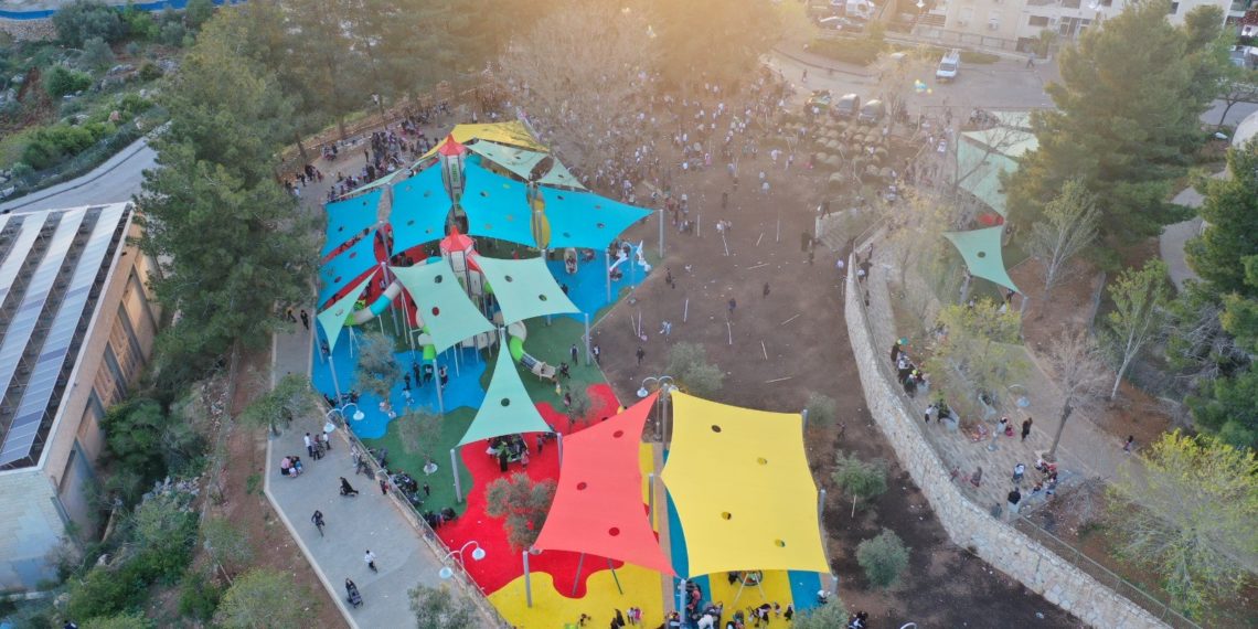 ביתר עילית: פארק השלושה המחודש נחנך בהשתתפות אלפי ילדי העיר