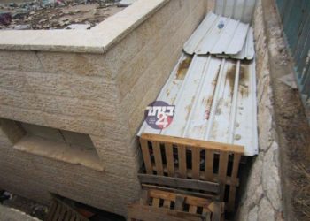 הכתובת הייתה על הקיר