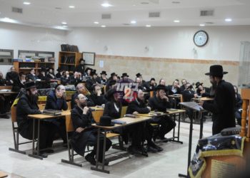 הרה”צ רבי מרדכי מנשה זילבר מסטוטשין שליט”א האציל מהודו על עירנו.