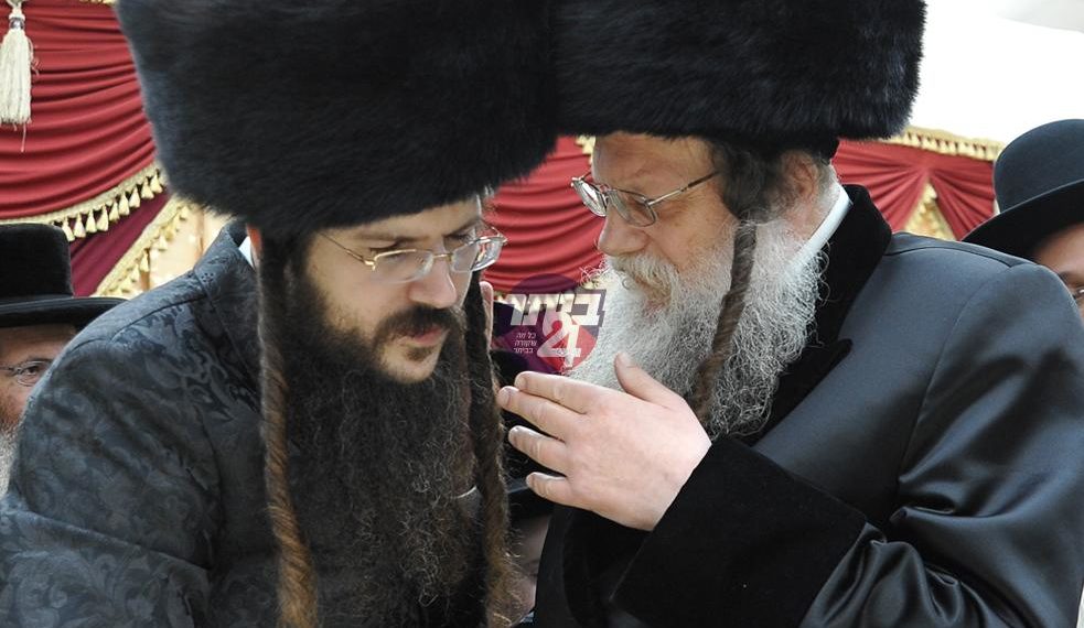 ביקור רב רושם נרשם השבוע בעירינו בעת הגיעו של המשפיע הגה”צ רבי יחזקאל טאבּ שליט”א בן האדמו”ר ממודז’יץ שליט”א שהגיע להשתתף בשמחת הברית לבן אחד ממקורביו שם שימש כסנדק, כמו כן נשא דברים בסעודת המצווה והלהיב את המשתתפים בענייני הזמן והשמחה.