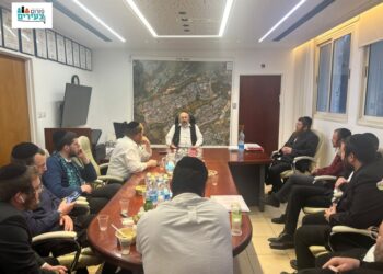 נציגי פורום הצעירים בלשכת ראש העיר