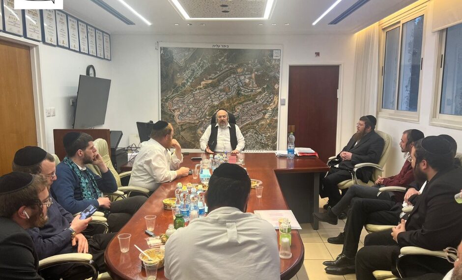 נציגי פורום הצעירים בלשכת ראש העיר