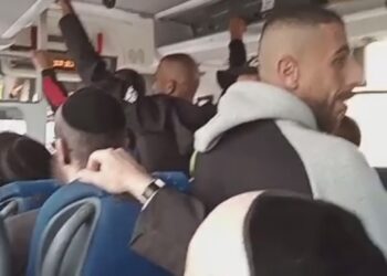 הכתובת הייתה על האוטובוס