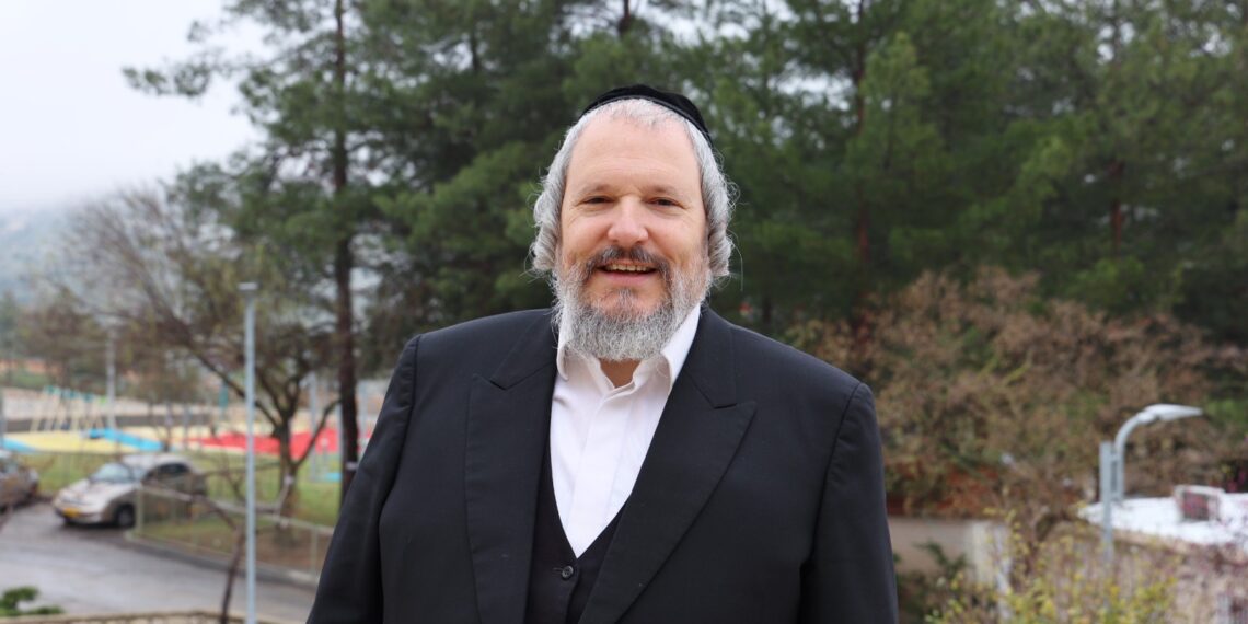 שְׂמֵחִים בְּבִנְיַן עִירֶך