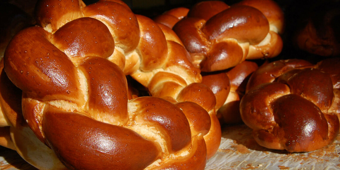 אוֹכְלֵי לֶחֶם הָעַצָבִים