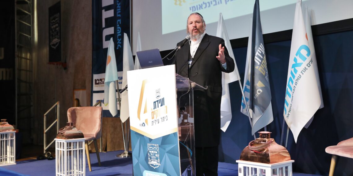 הוועידה יוצאת לדרכה