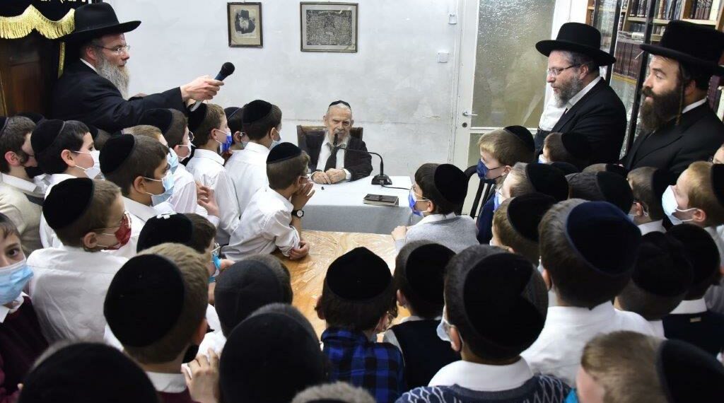 מחנך של דור