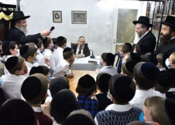 מחנך של דור