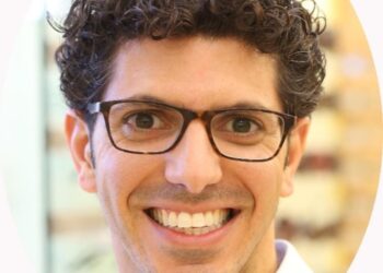 חכם, עיניו בראשו