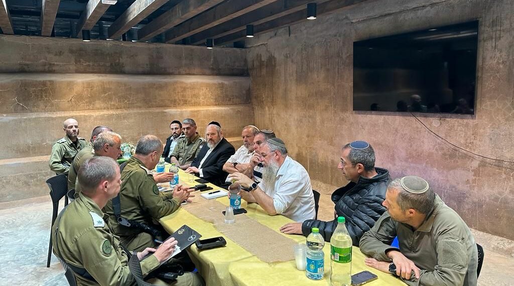 בְּחַרְבִּי וּבְקַשְׁתִּי