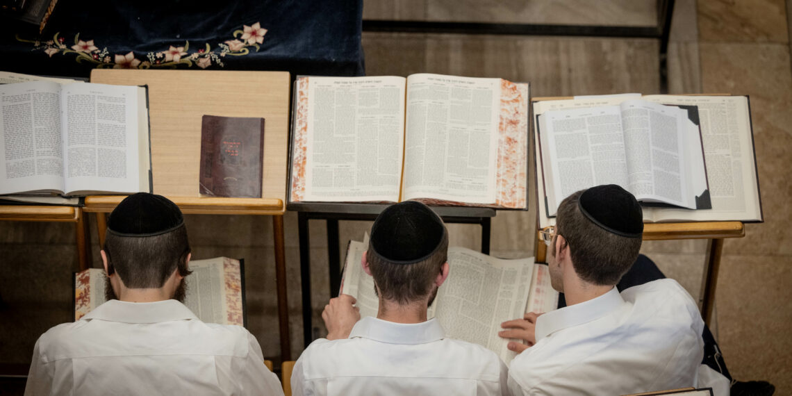 בזכות התורה ולומדיה