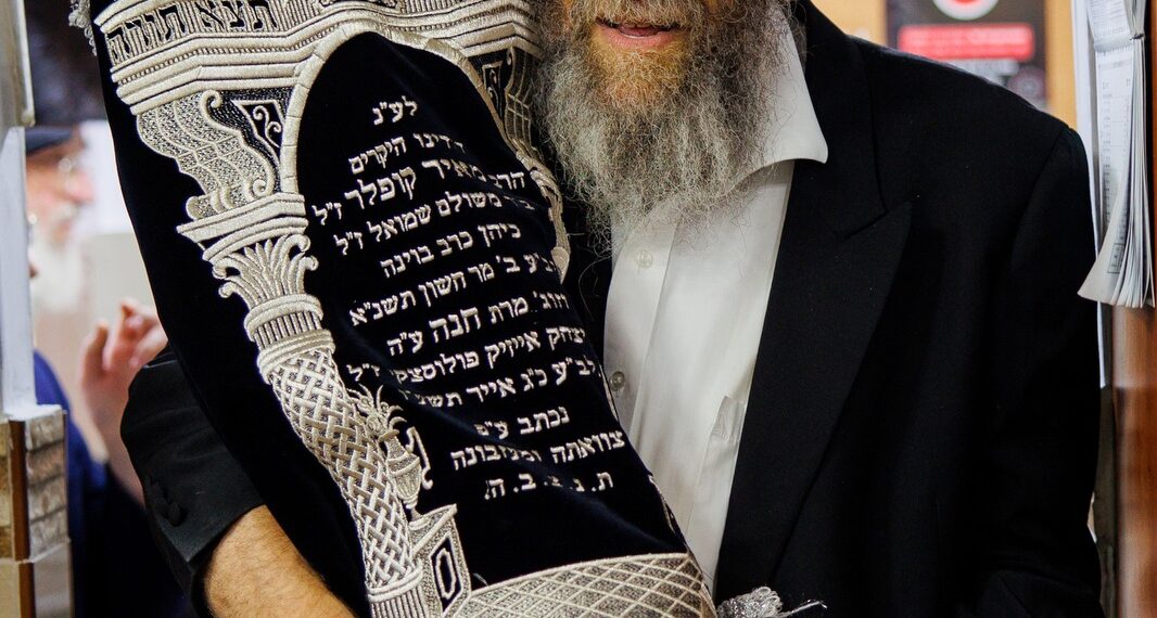 כהן שדעתו יפה