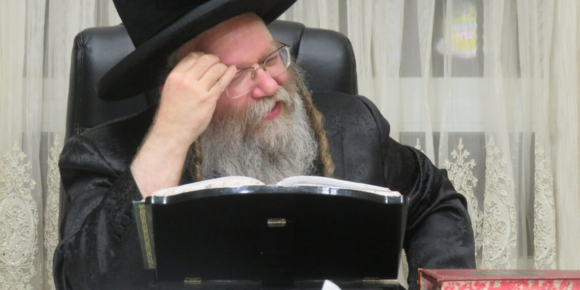 עֲטֶרֶת תִּפְאֶרֶת וּצְנִיף מְלוּכָה