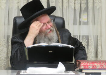 עֲטֶרֶת תִּפְאֶרֶת וּצְנִיף מְלוּכָה