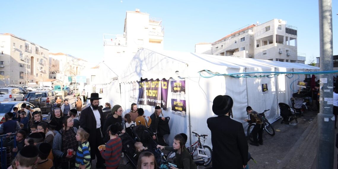 כל דיכפין יתי ויכול