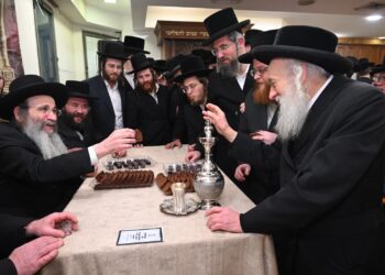 הוא נענה תחילה