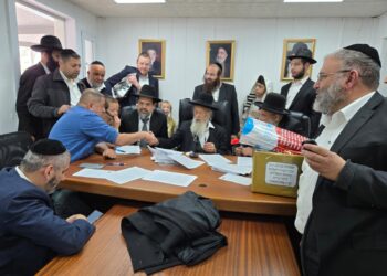 ככל משפטו וחוקתו