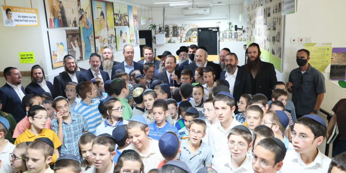 תחל שנה ולימודיה