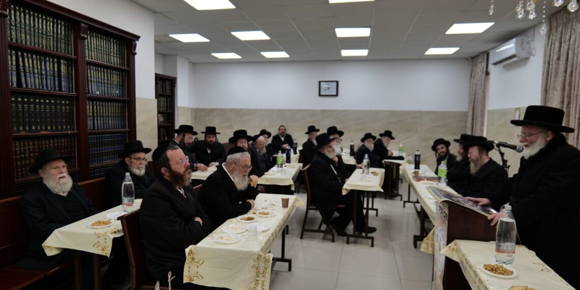 עטרת תפארת לזקני העיר