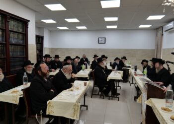 עטרת תפארת לזקני העיר