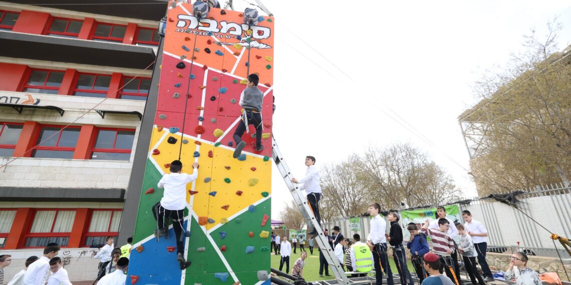 פעילות מרוממת בצל המלחמה