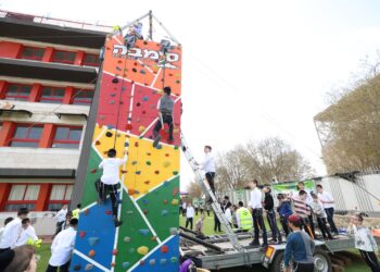 פעילות מרוממת בצל המלחמה