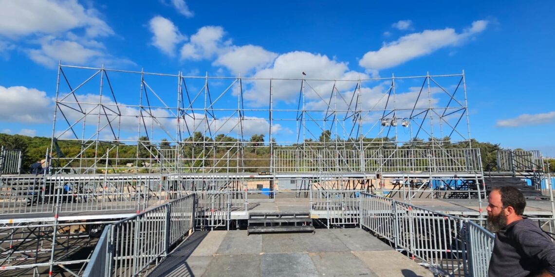 תורתו מגן לנו